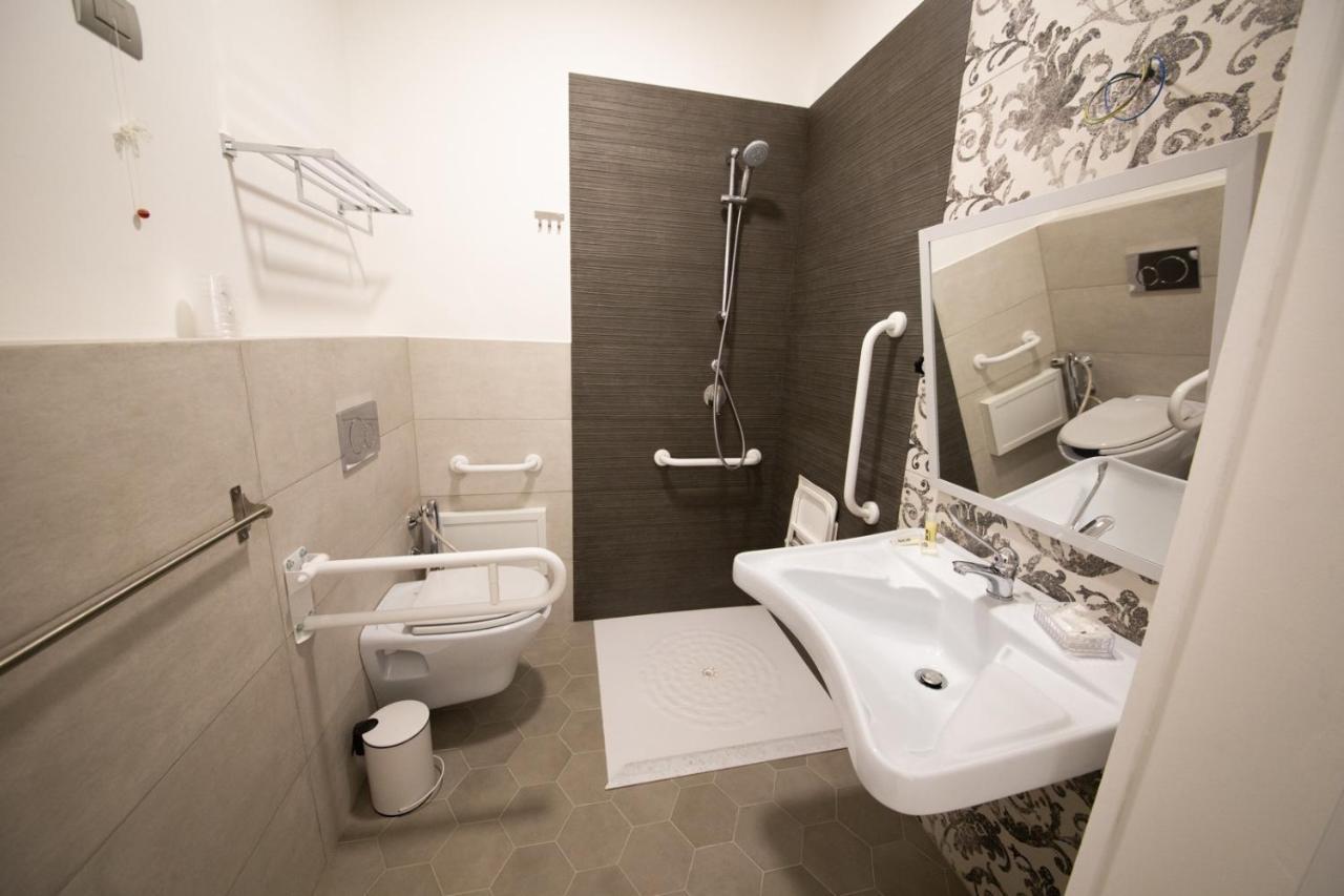 The Uncle'S House Hotel Catania Bagian luar foto
