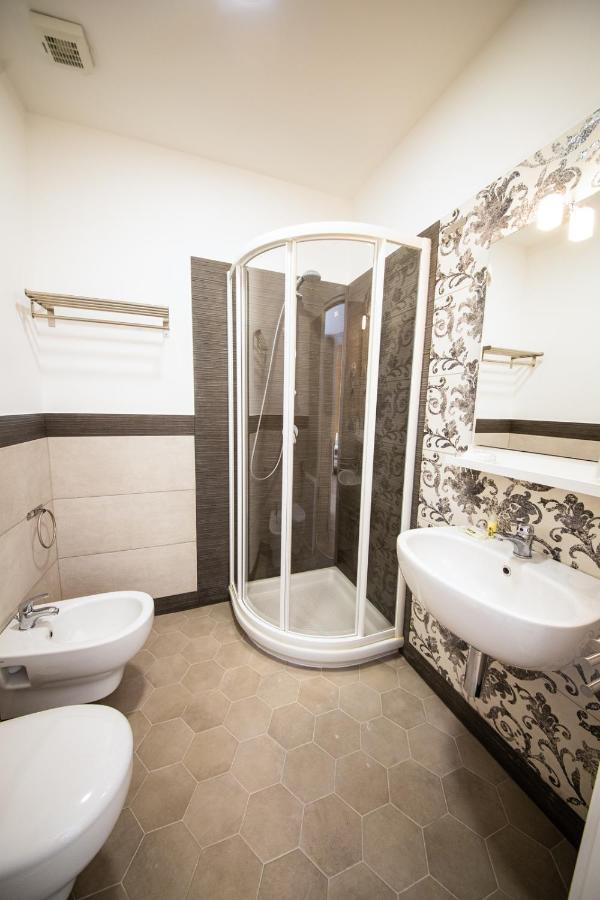 The Uncle'S House Hotel Catania Bagian luar foto